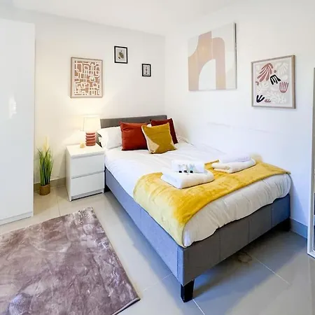 شقة Apt In Central 3 Bed