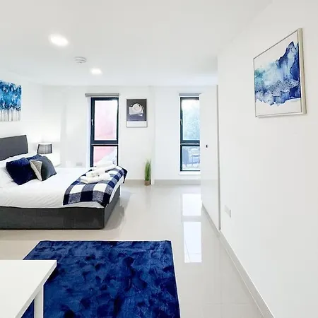 Apt In Central 3 Bed *