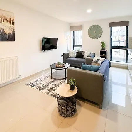 Apt In Central 3 Bed ليدز