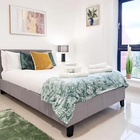 Apt In Central 3 Bed *