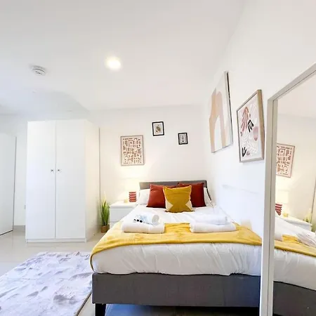شقة Apt In Central 3 Bed