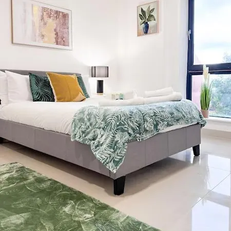 Apt In Central 3 Bed شقة