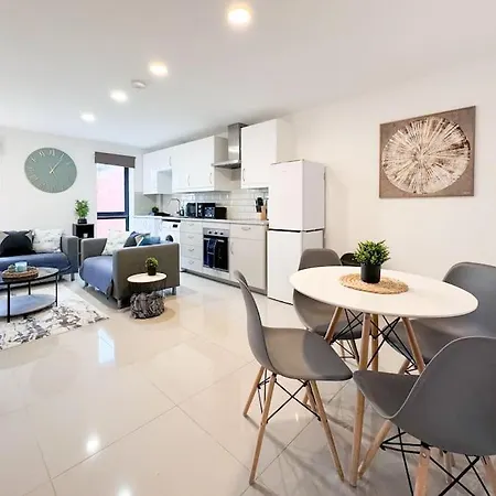 شقة Apt In Central 3 Bed *