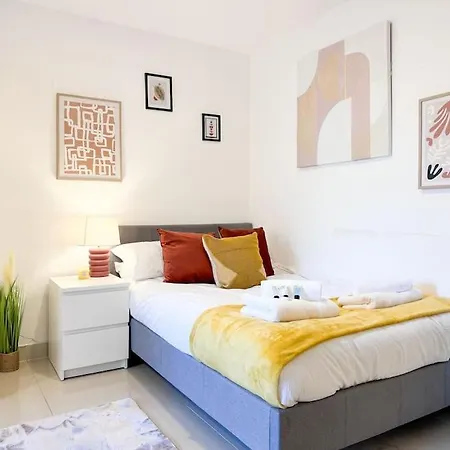 Apt In Central 3 Bed ليدز