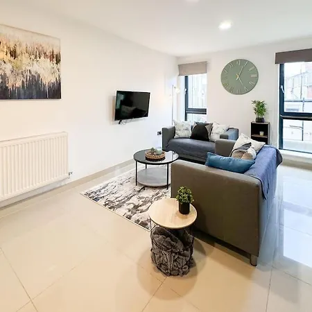 Apt In Central 3 Bed شقة