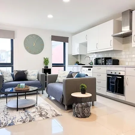 Apt In Central 3 Bed * ليدز