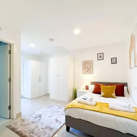 Apt In Central 3 Bed شقة