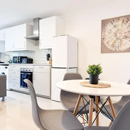 شقة Apt In Central 3 Bed