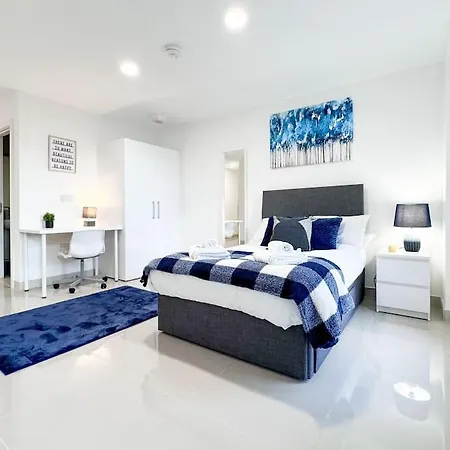 Apt In Central 3 Bed *