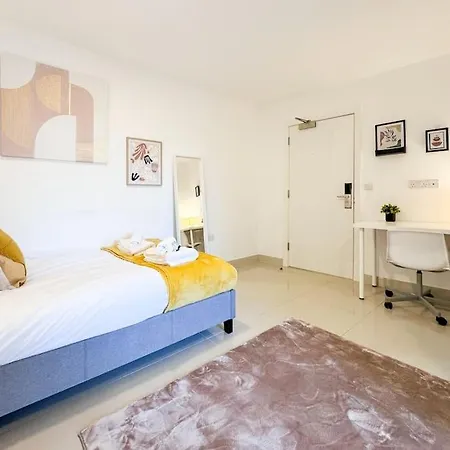 شقة Apt In Central 3 Bed *