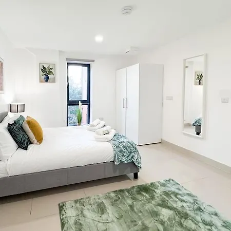 Apt In Central 3 Bed *