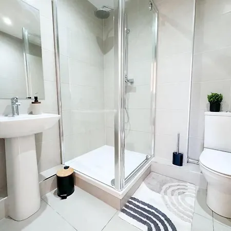 شقة Apt In Central 3 Bed *