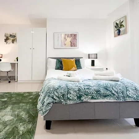 شقة Apt In Central 3 Bed